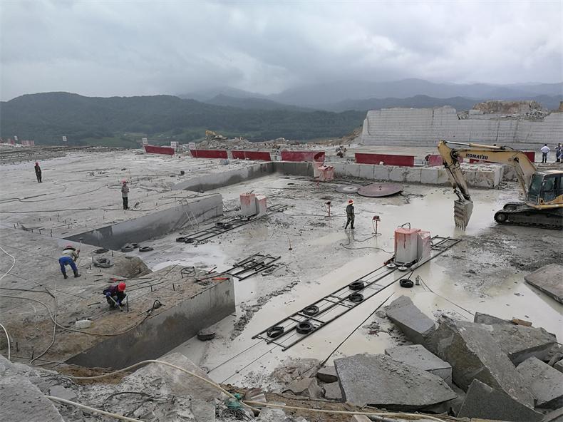花崗巖石材礦山.jpg