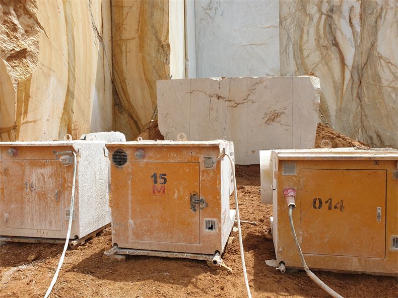 金剛石繩鋸切割機分離石料的方法