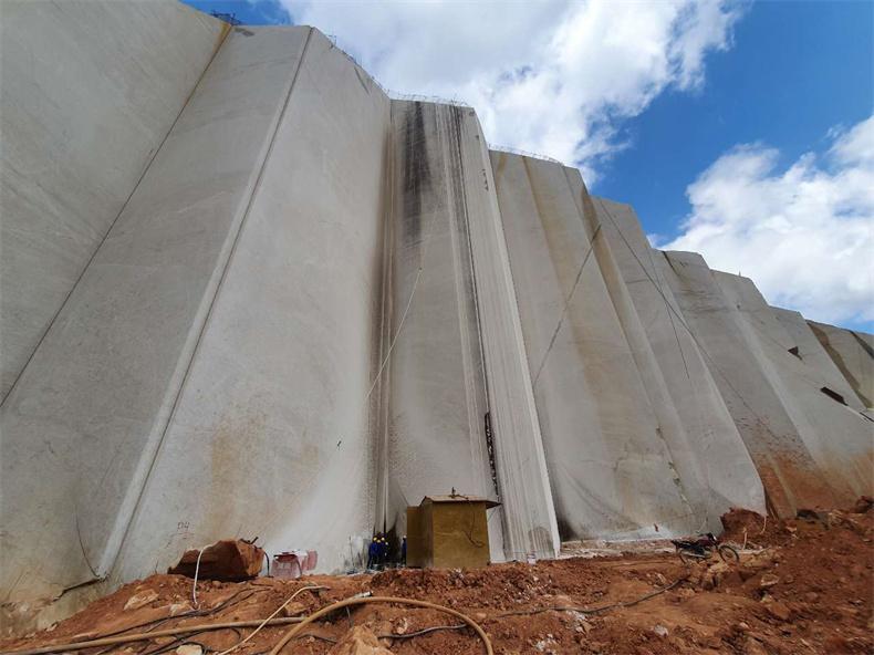 石材礦山開(kāi)采-修邊機(jī)修整石材荒料