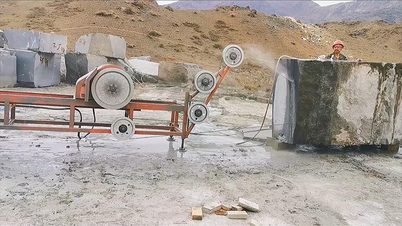 華大快速修邊機現場修整石材荒料視頻